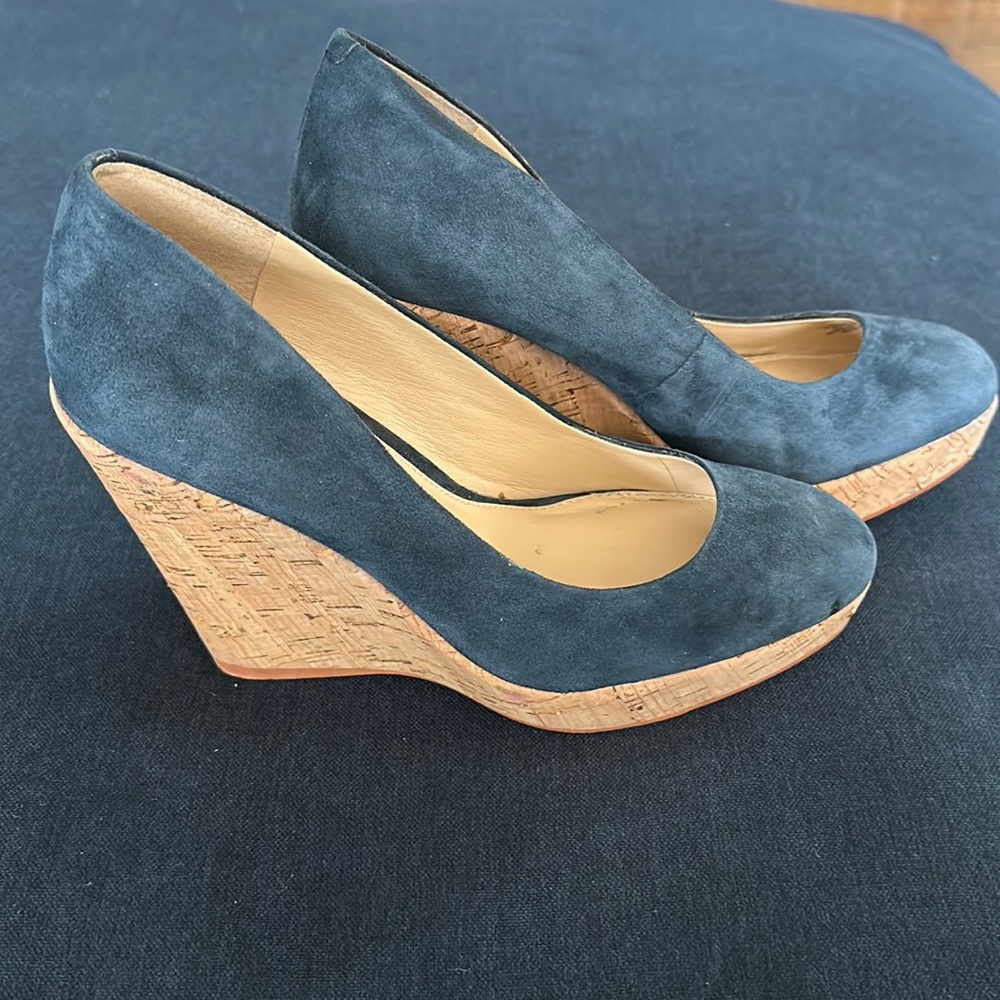 Vince Camuto cork wedge suede navy shoes. Wearing once in the office. Size 7,5